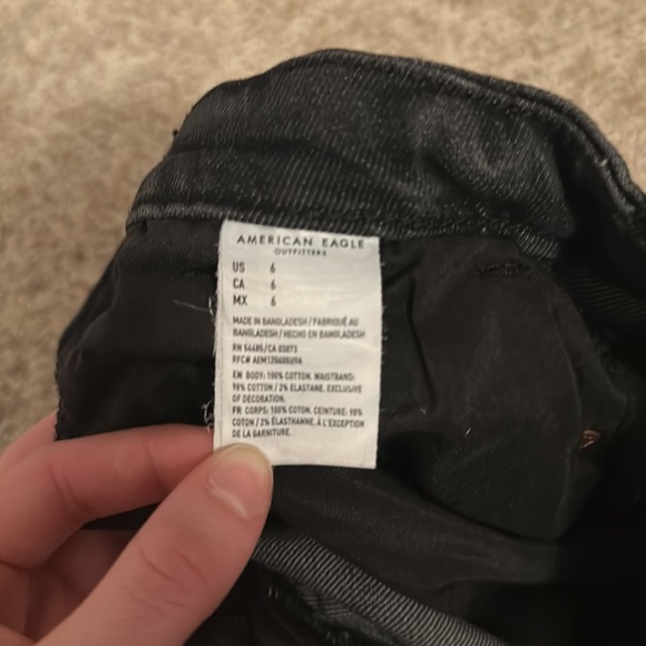 AE Curvy Denim Mom Short Size 6 in Faded Black - Picture 3 of 4